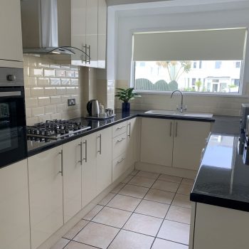 Fully fitted kitchen, WM dishwasher full-size fridge freezer.