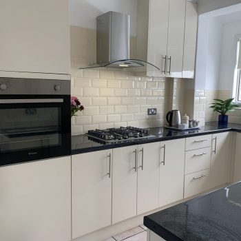 Fully fitted kitchen, WM dishwasher full-size fridge freezer.